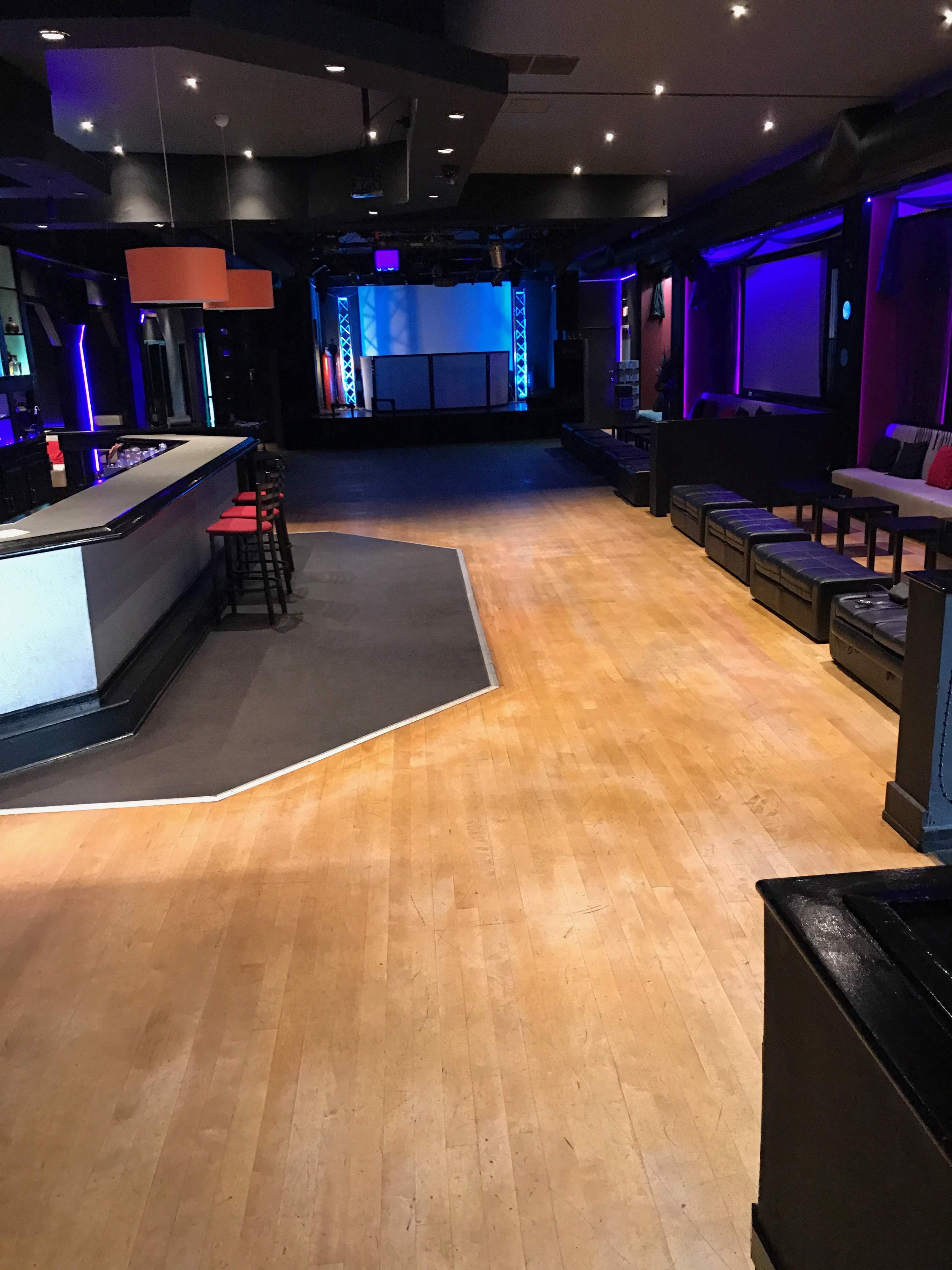 V's Vibrant Club — photo 4