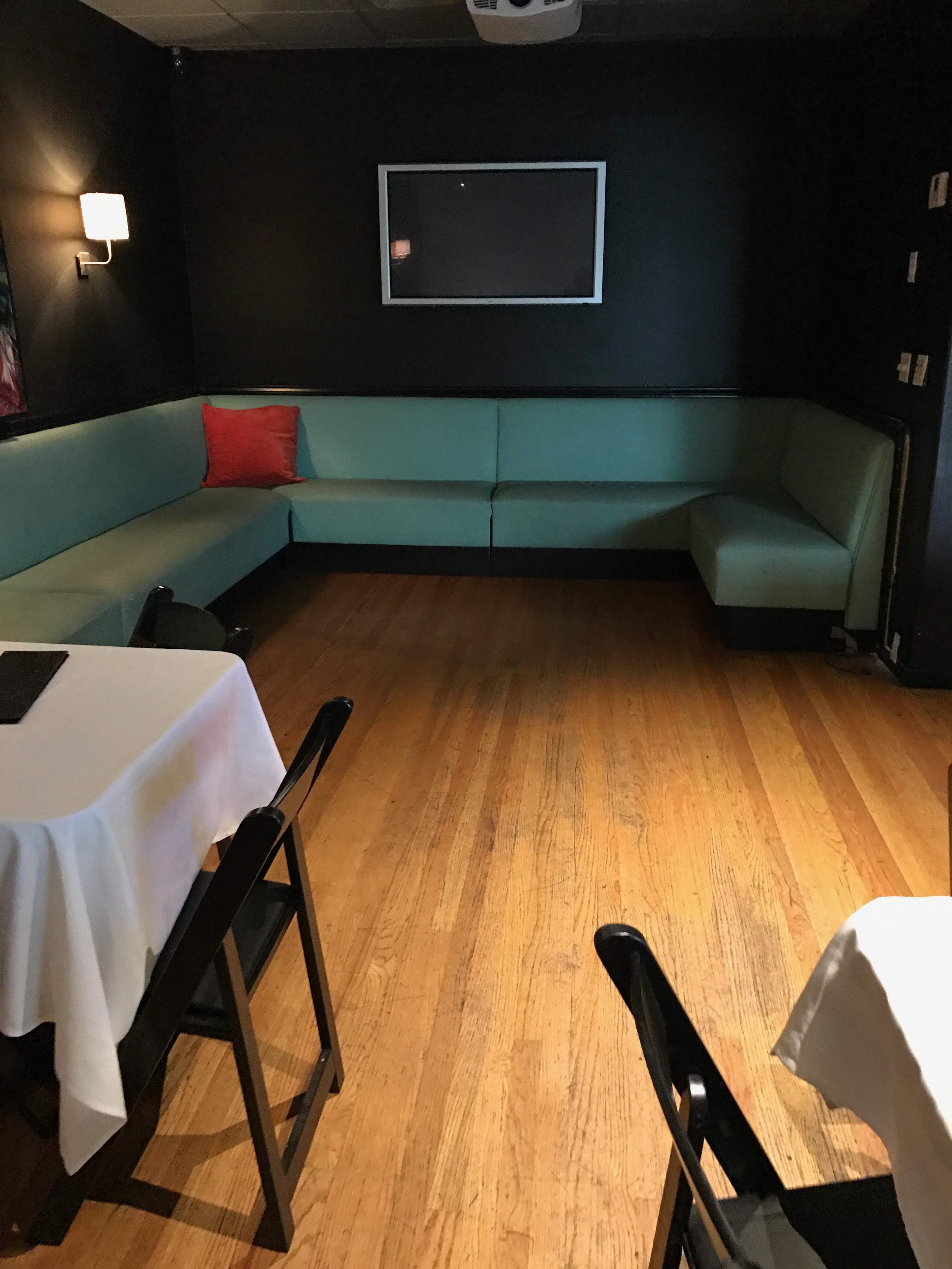 V's Vibrant Club — photo 3