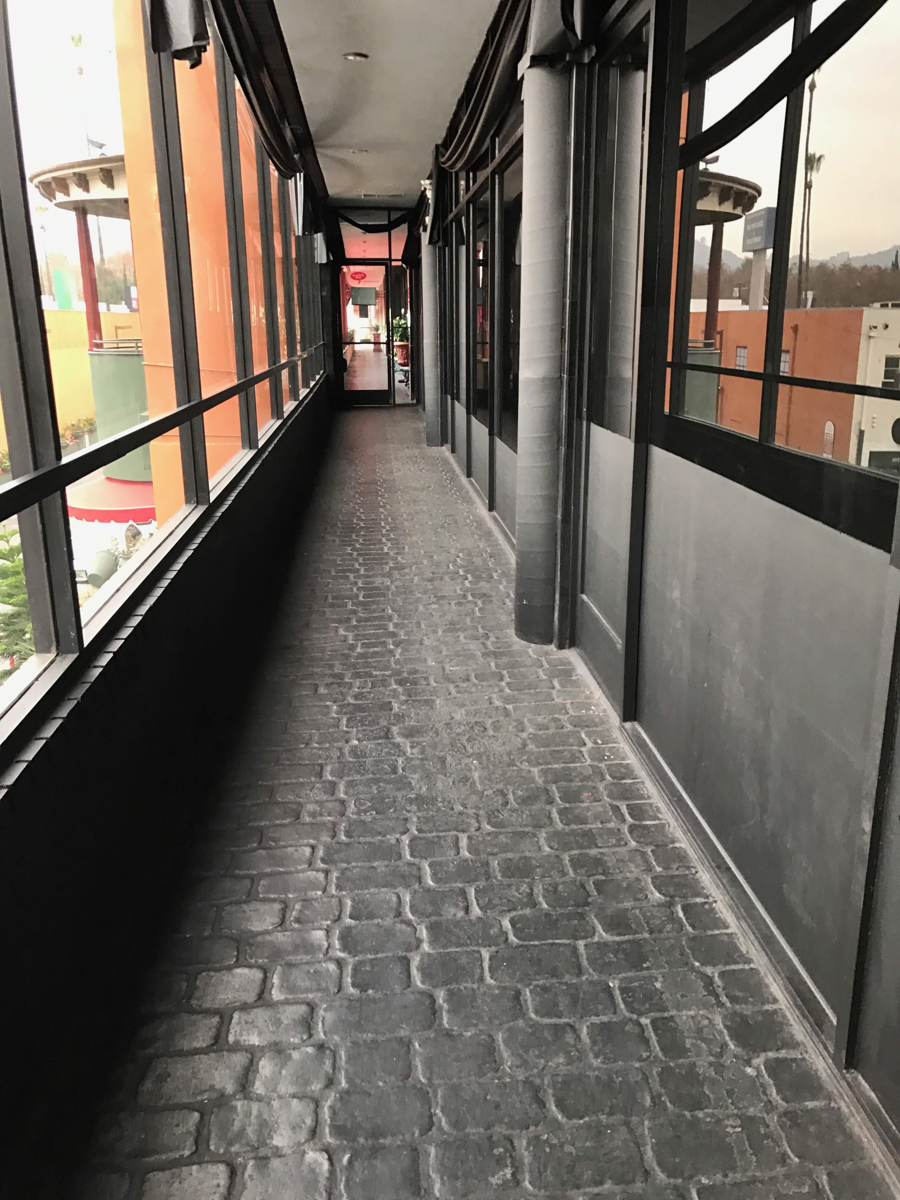 V's Vibrant Club — photo 1